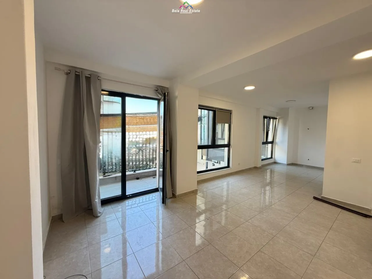 Zyre Me Qera 2+1 Tek Pazari i Ri (ID BZ2982) Tirane