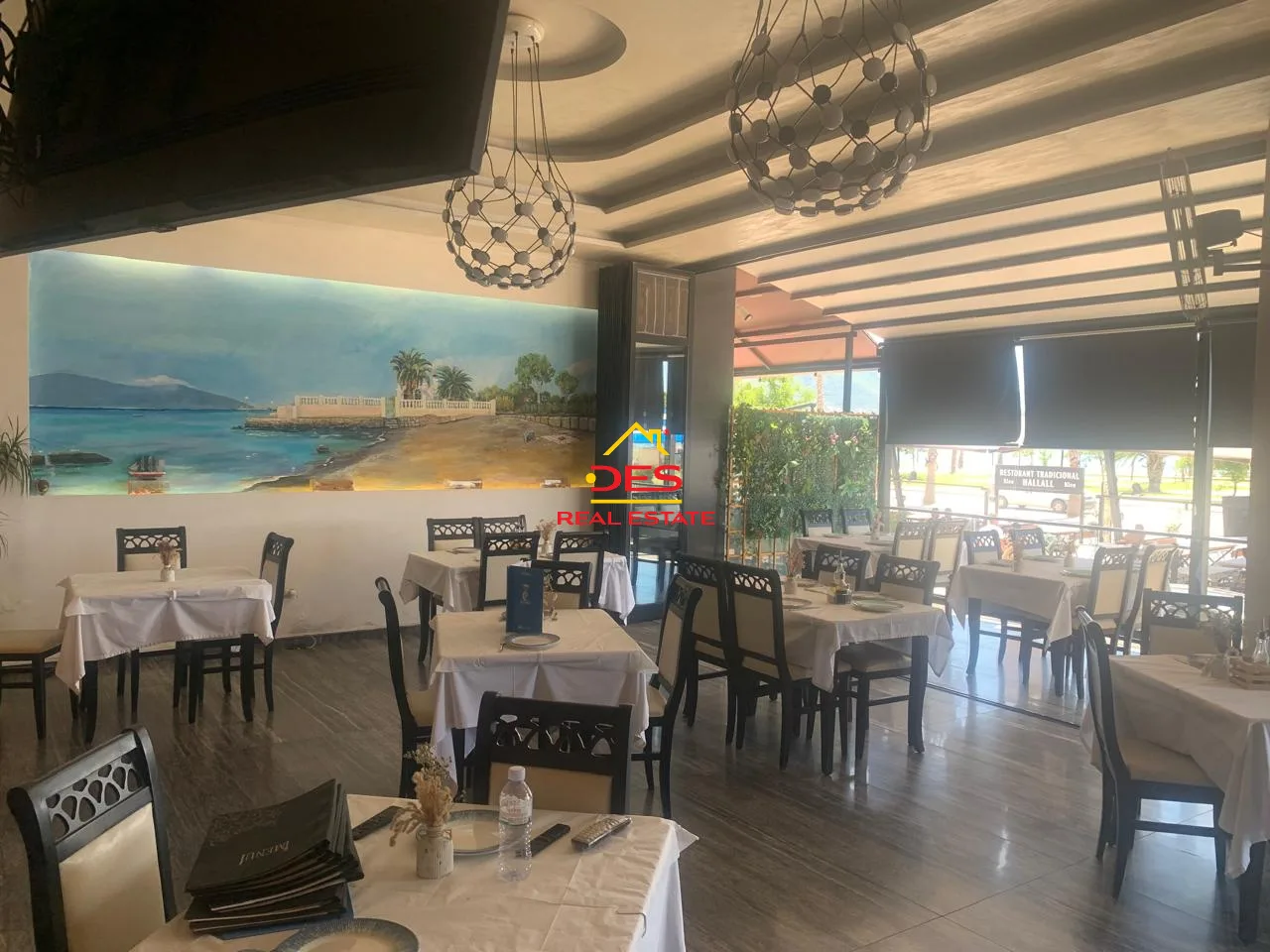 Jepet me qira ambient biznesi në lungomare, vlorë – vija e parë.