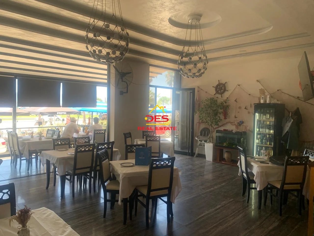 Jepet me qira ambient biznesi në lungomare, vlorë – vija e parë.