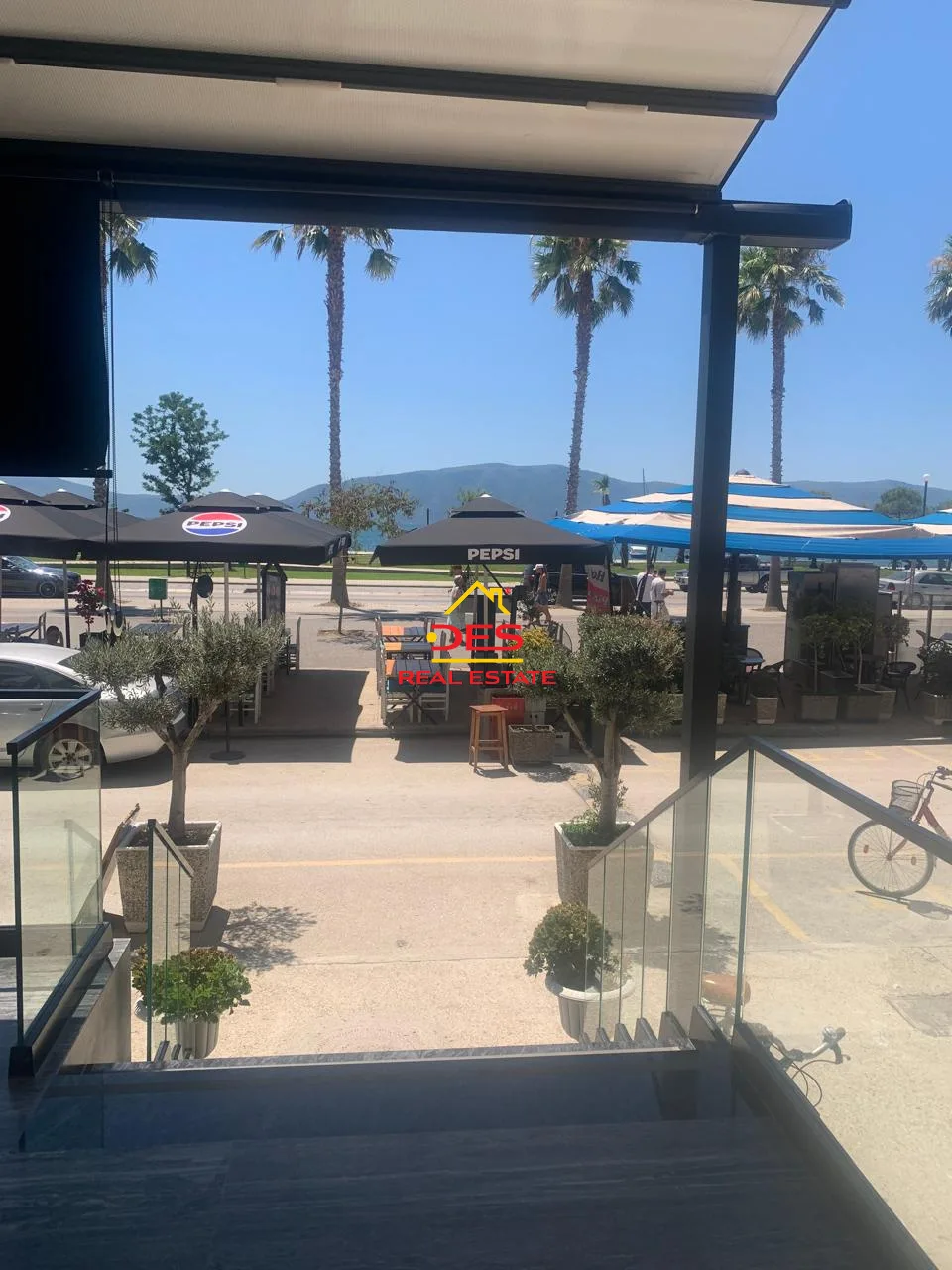 Jepet me qira ambient biznesi në lungomare, vlorë – vija e parë.