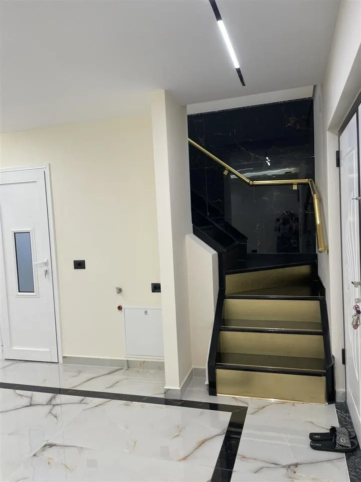 Zyre/Dublex Me Qera Tek Rruga e Elbasanit (ID BZ2629) Tirane