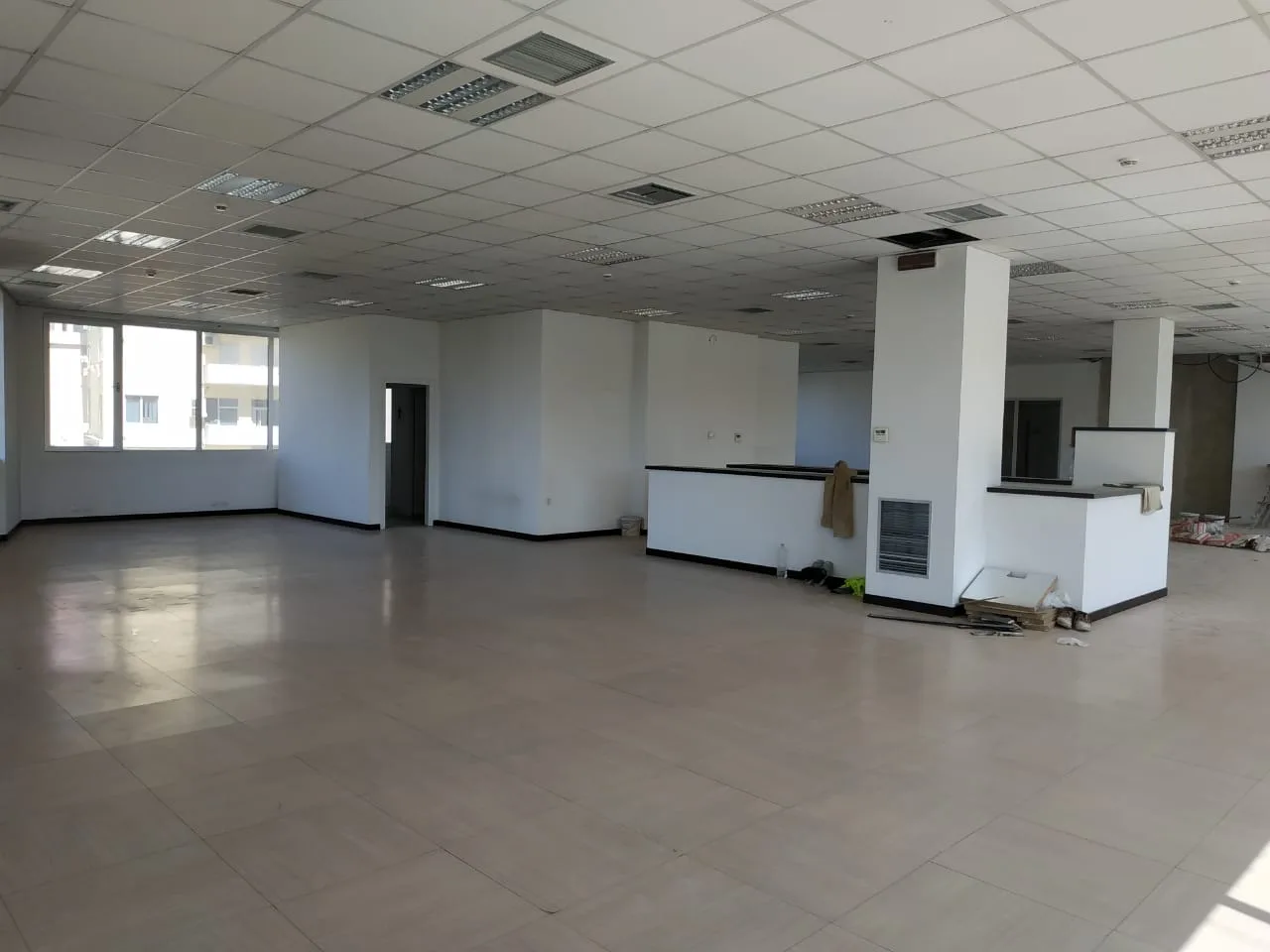 Jepet me qira ambient biznesi tek rruga e kavajës, tiranë