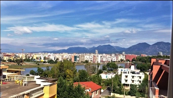 Jepet me qira apartament 3+1, liqeni thatë, tiranë