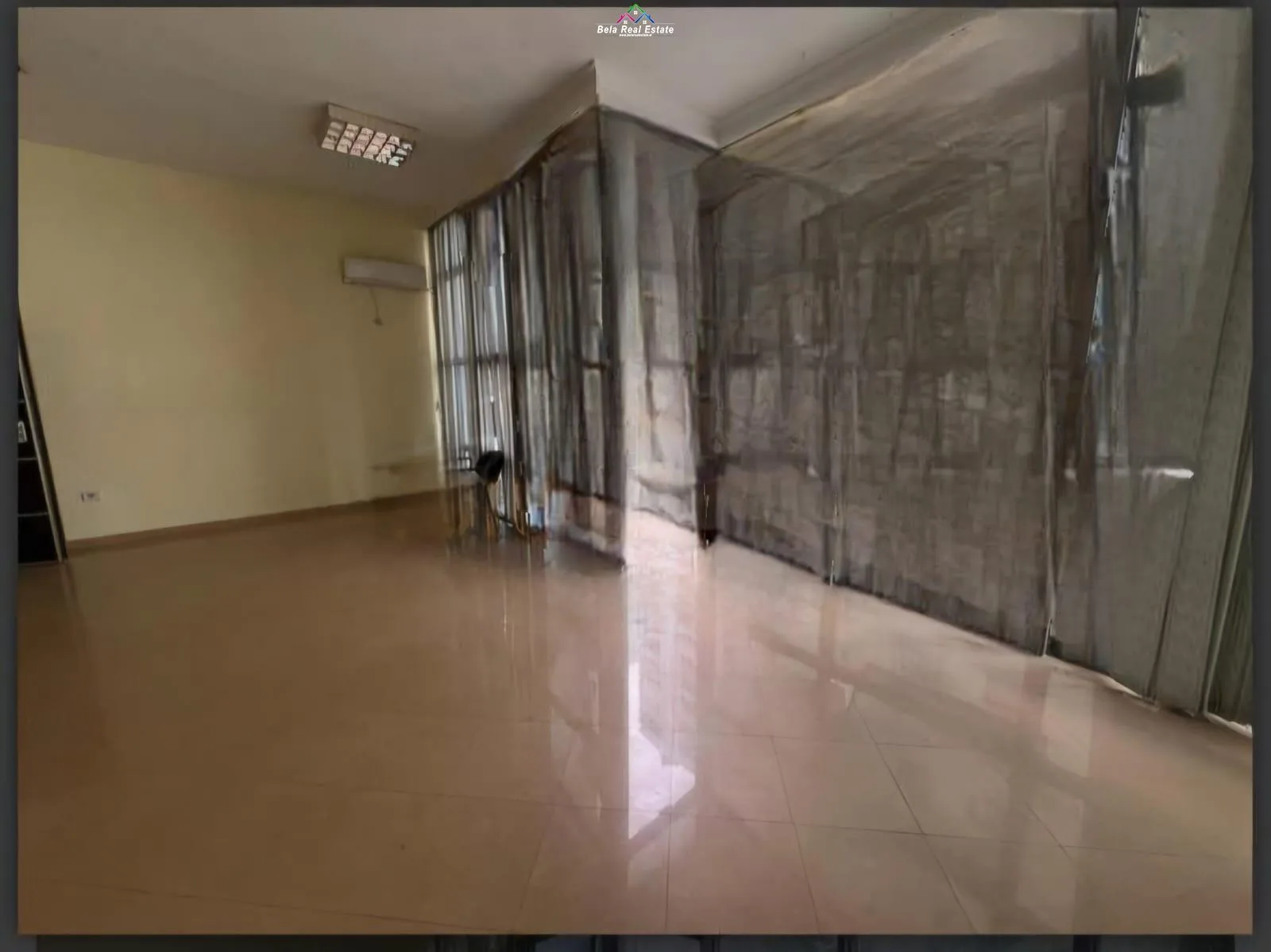 Zyre Me Qera Tek Ish Ekspozita (ID BZ2681) Tirane