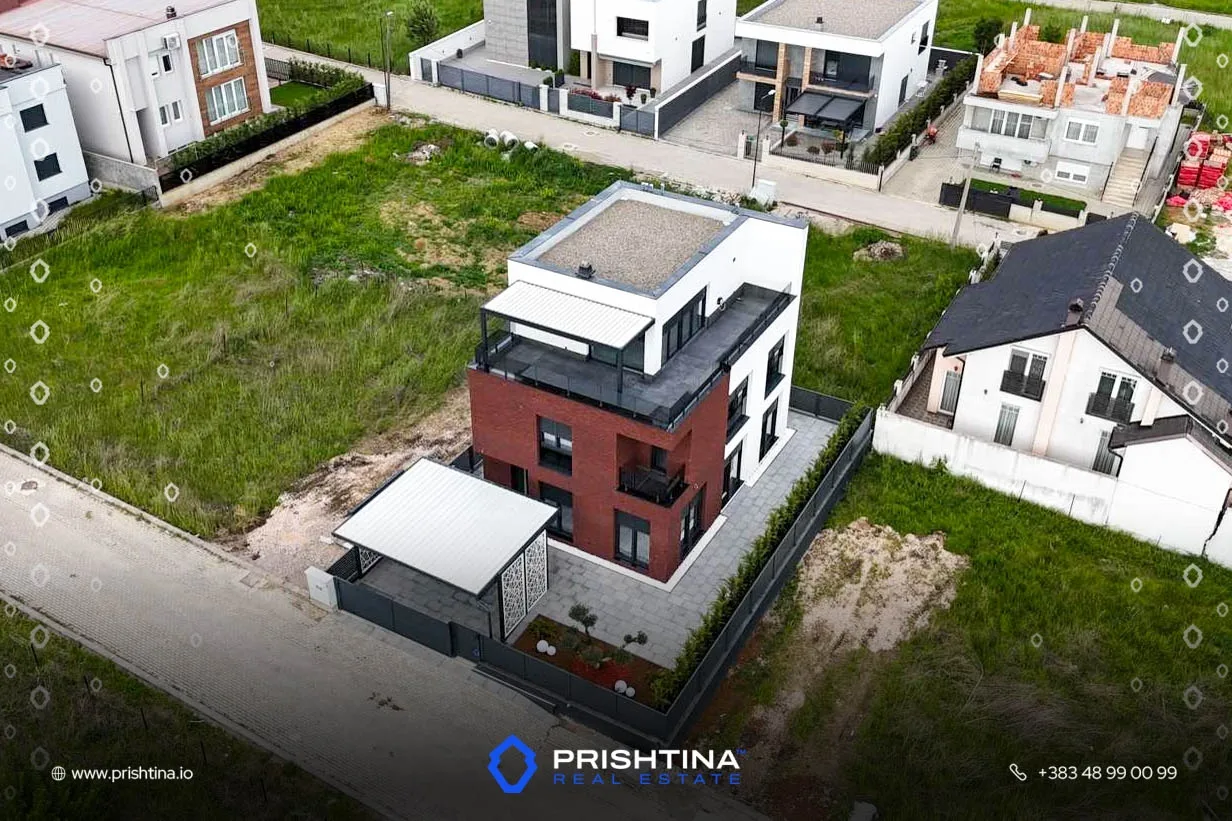 Shtëpi në shitje 273m² në Veternik