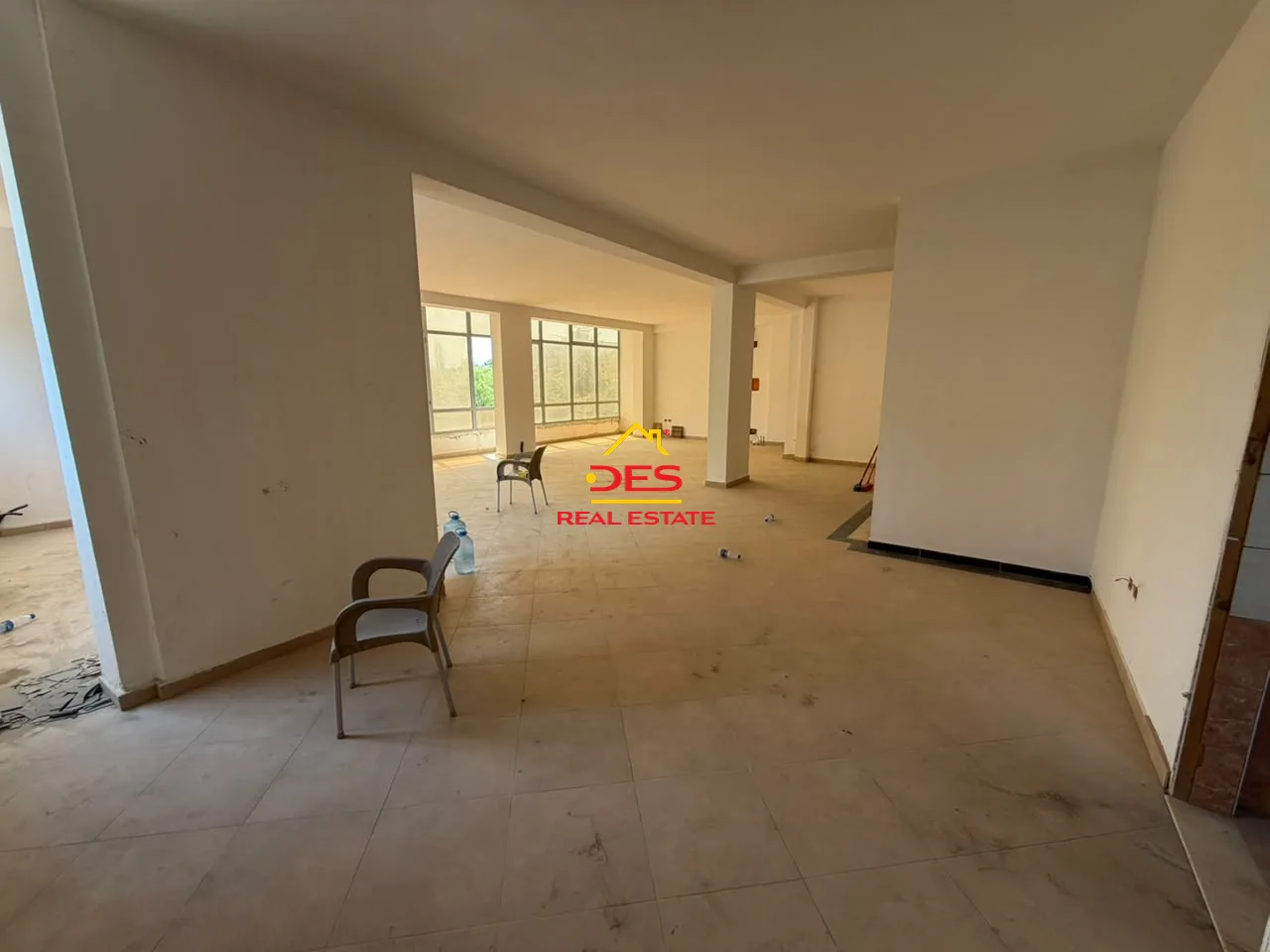 Jepet me qira ambient biznesi te rruga e re pranë dino bar, vlorë.