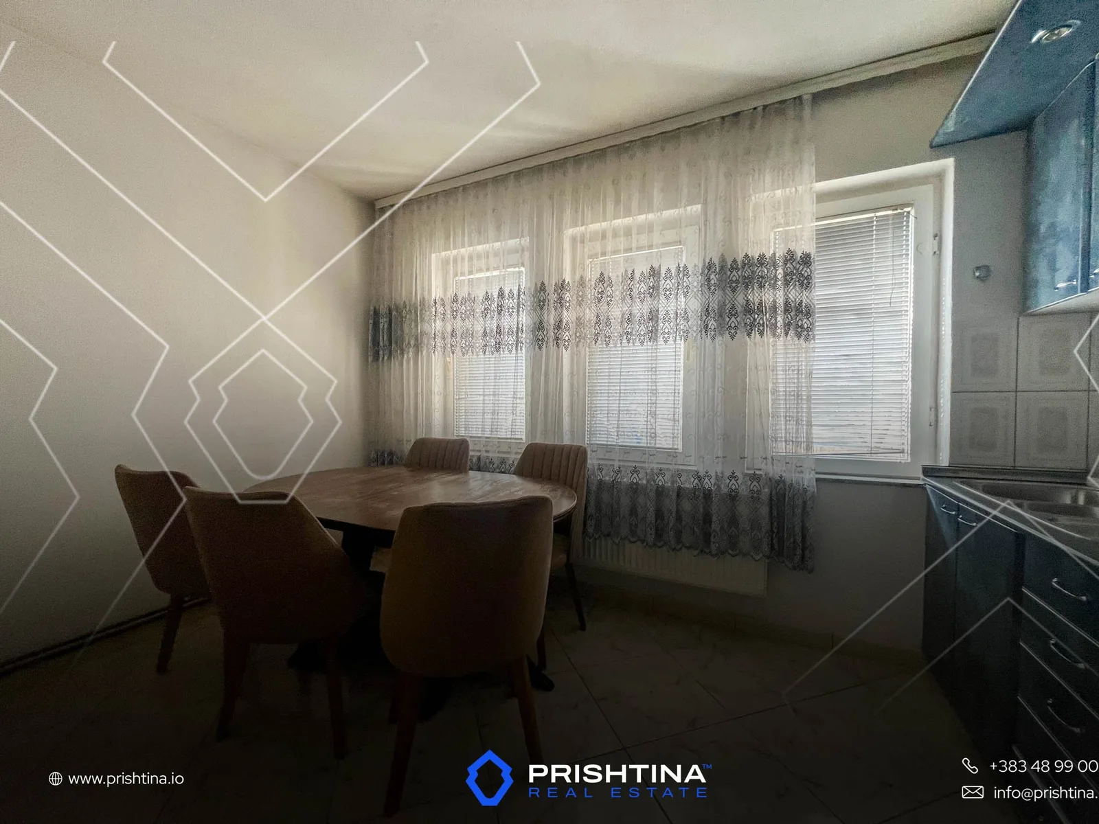 Shtëpi me qira 300m² në Emshir