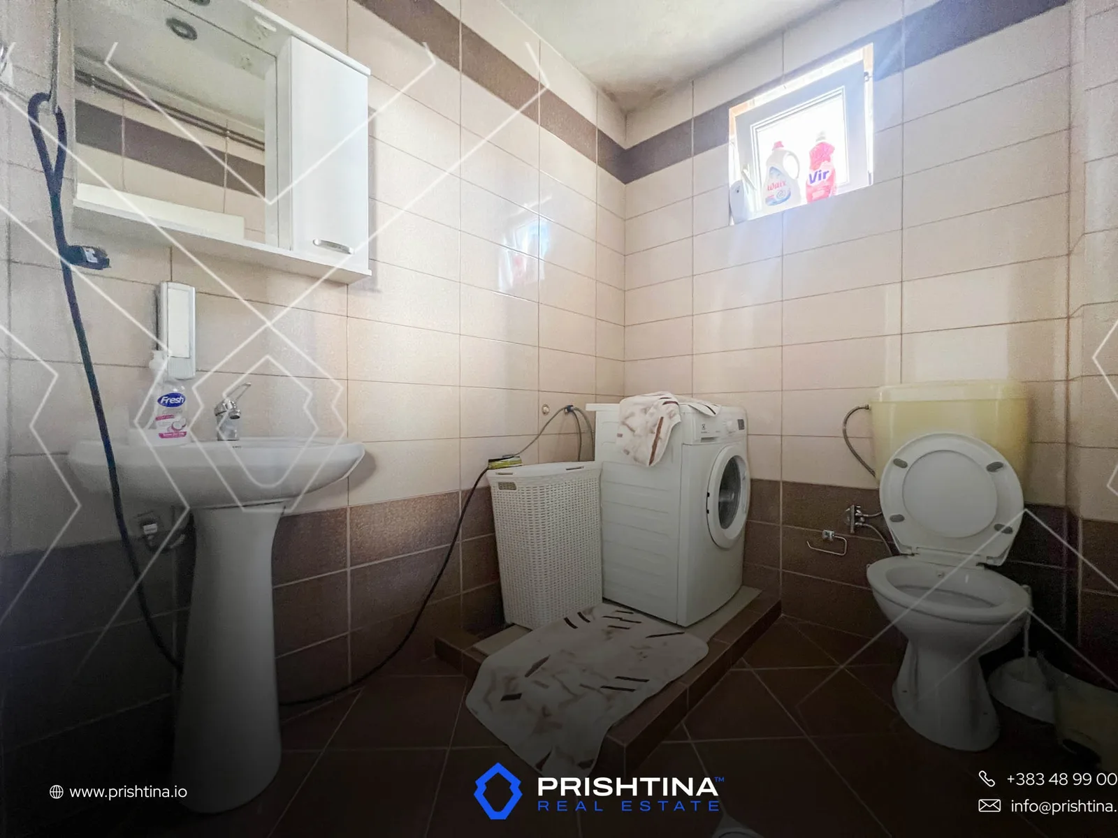 Shtëpi me qira 300m² në Emshir