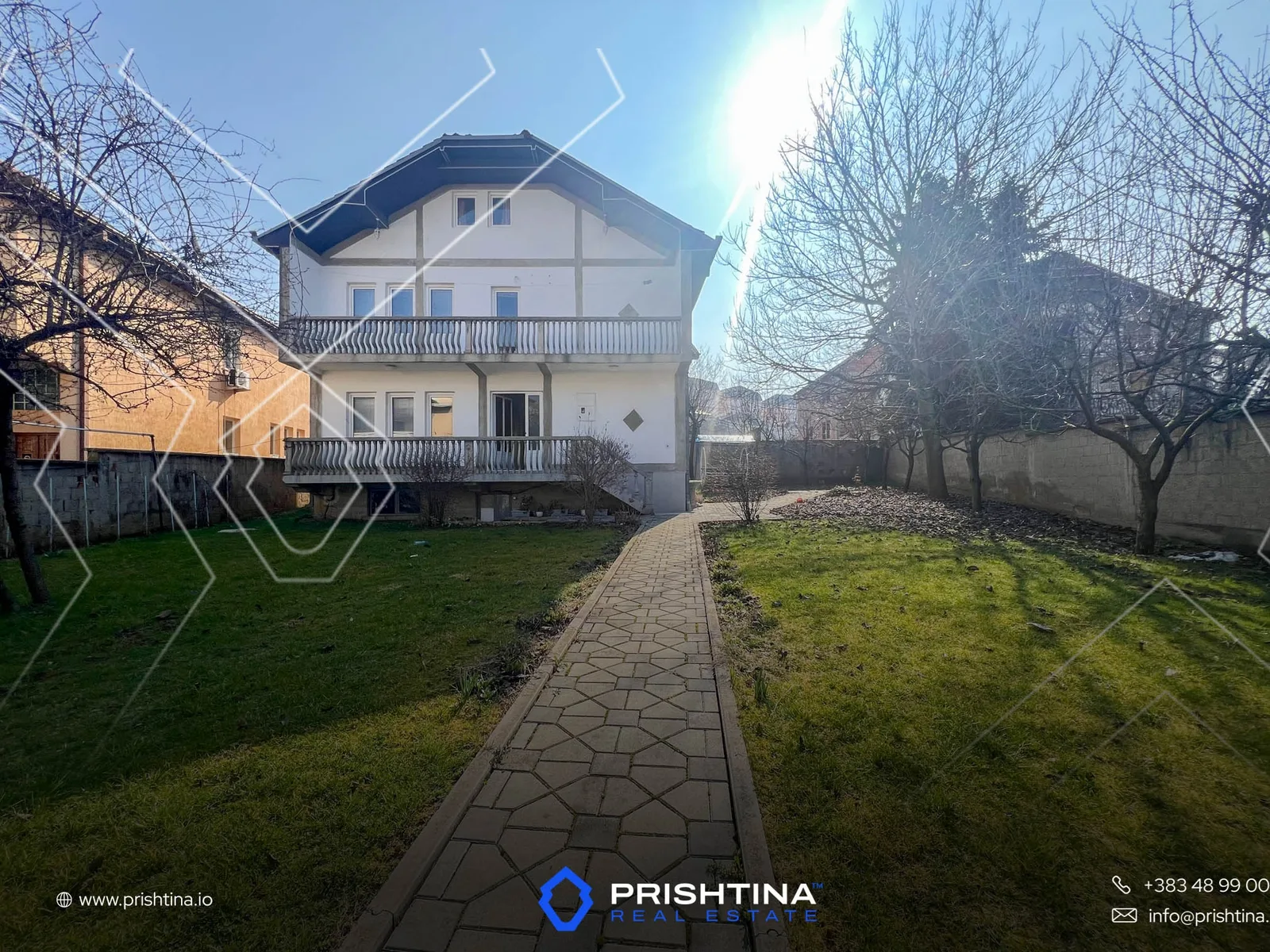 Shtëpi me qira 300m² në Emshir