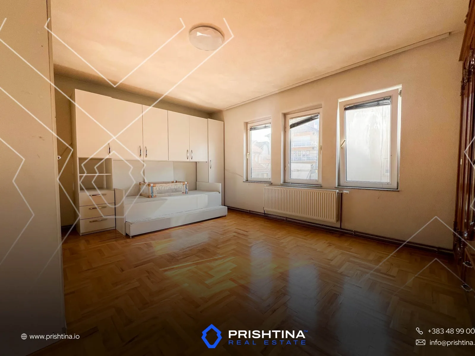 Shtëpi me qira 300m² në Emshir