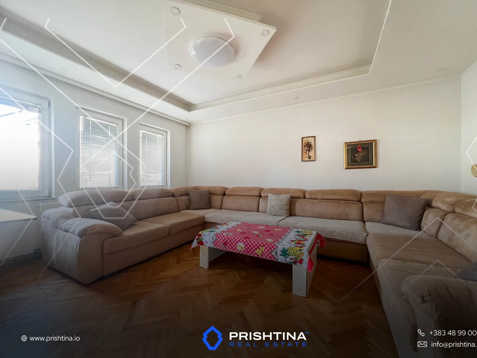 Shtëpi me qira 300m² në Emshir