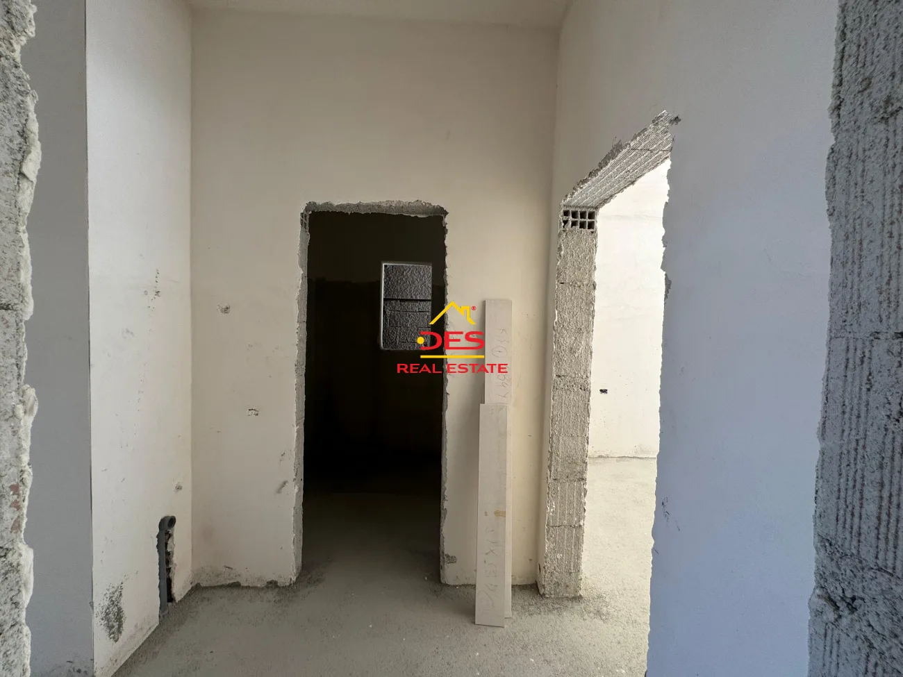 Shitet apartament 1+1 me këste në koder lungomare,vlorë.