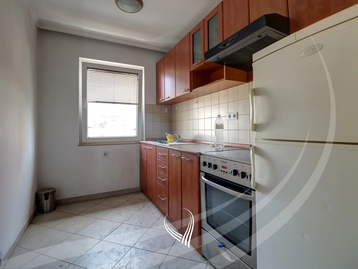 Zyre me 2 dhoma pune me qira në Qendër