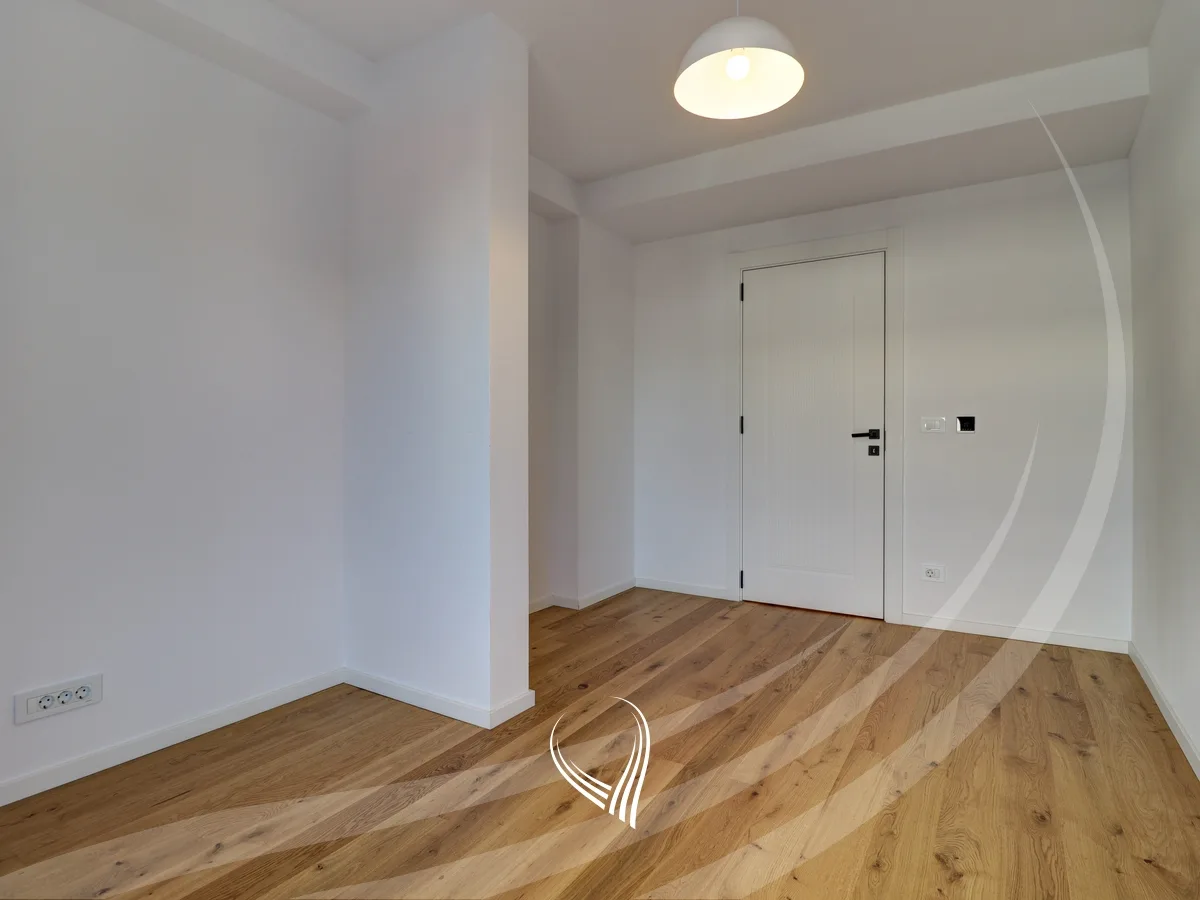 Penthouse me 3 dhoma gjumi me qira në lagjen Mati 1