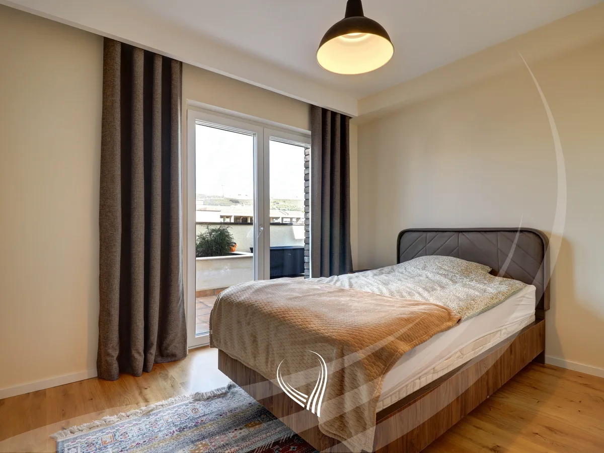 Penthouse me 3 dhoma gjumi me qira në lagjen Mati 1