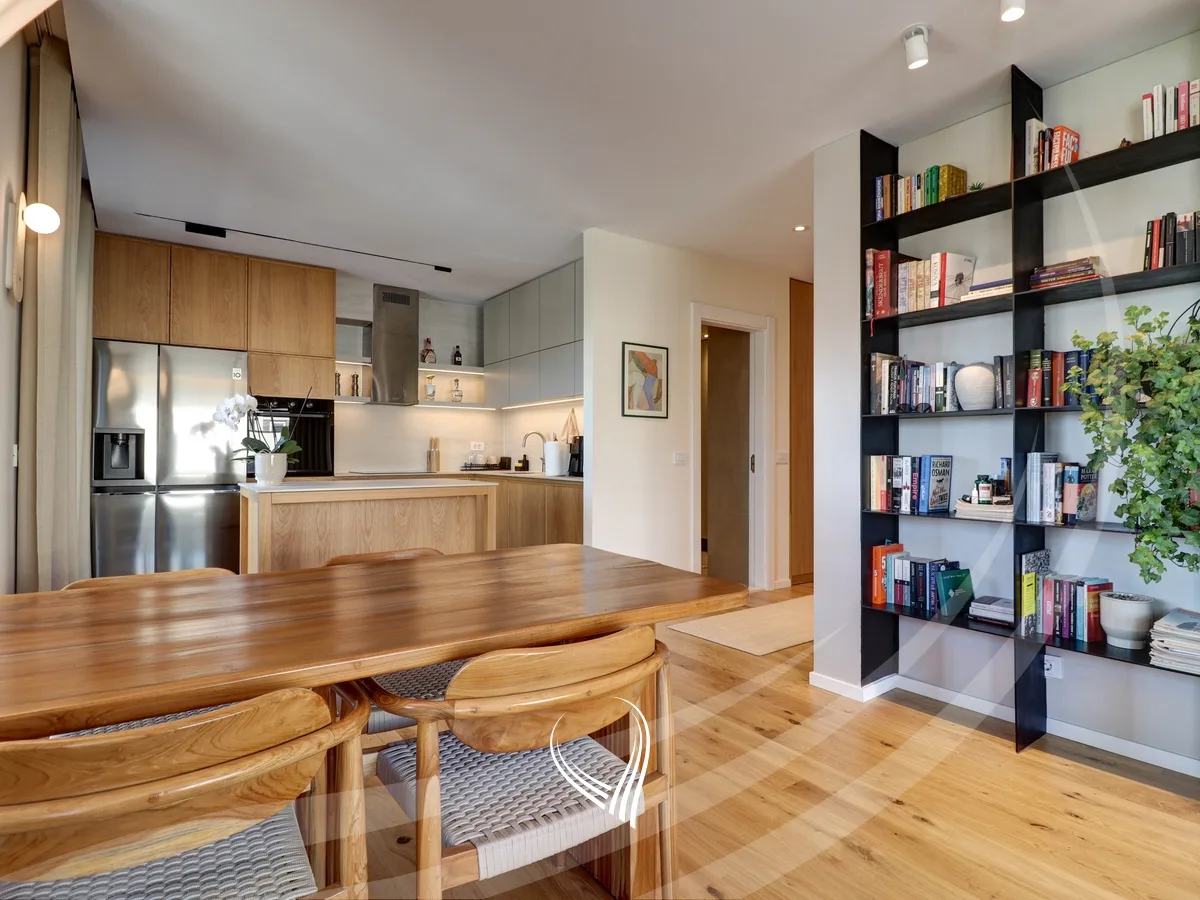 Penthouse me 3 dhoma gjumi me qira në lagjen Mati 1