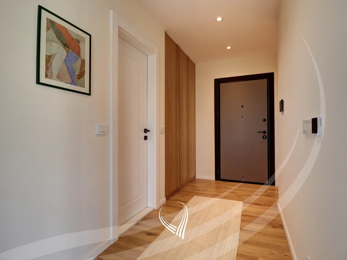 Penthouse me 3 dhoma gjumi me qira në lagjen Mati 1