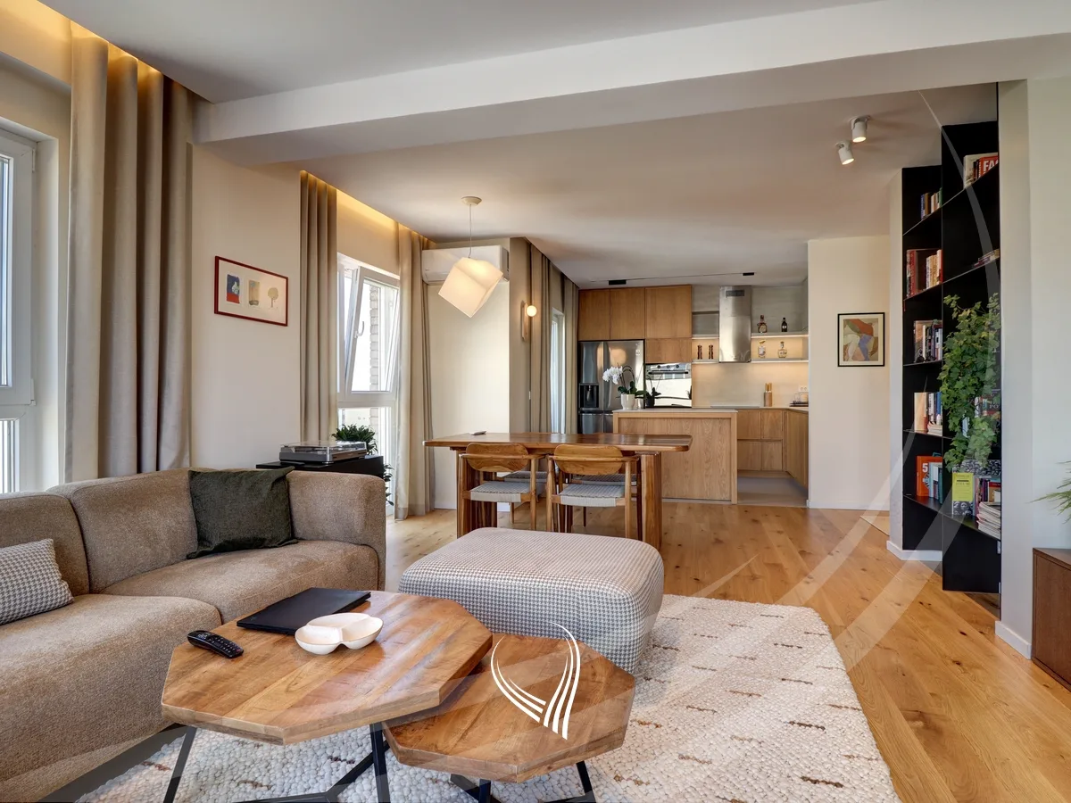 Penthouse me 3 dhoma gjumi me qira në lagjen Mati 1