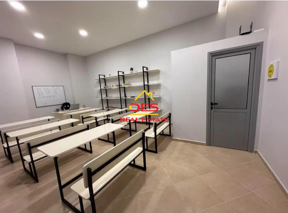 Jepet me qira ambient biznesi te ish-kombinati i peshkut, vlorë.