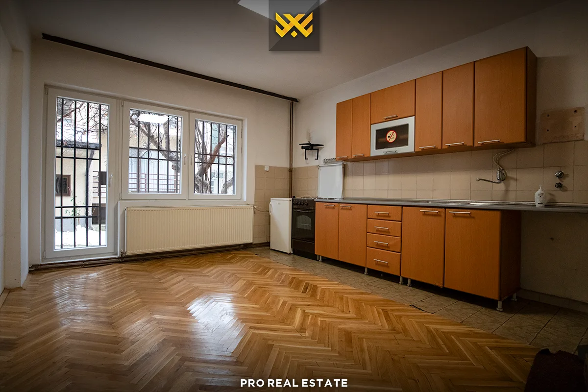 Shtëpi - Zyrë 430m² me #QIRA në Pejton.
