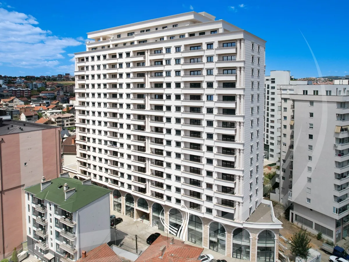Banesë 141m2 + 95.08m2 terasë në shitje në lagjen Tophane - Orhidea