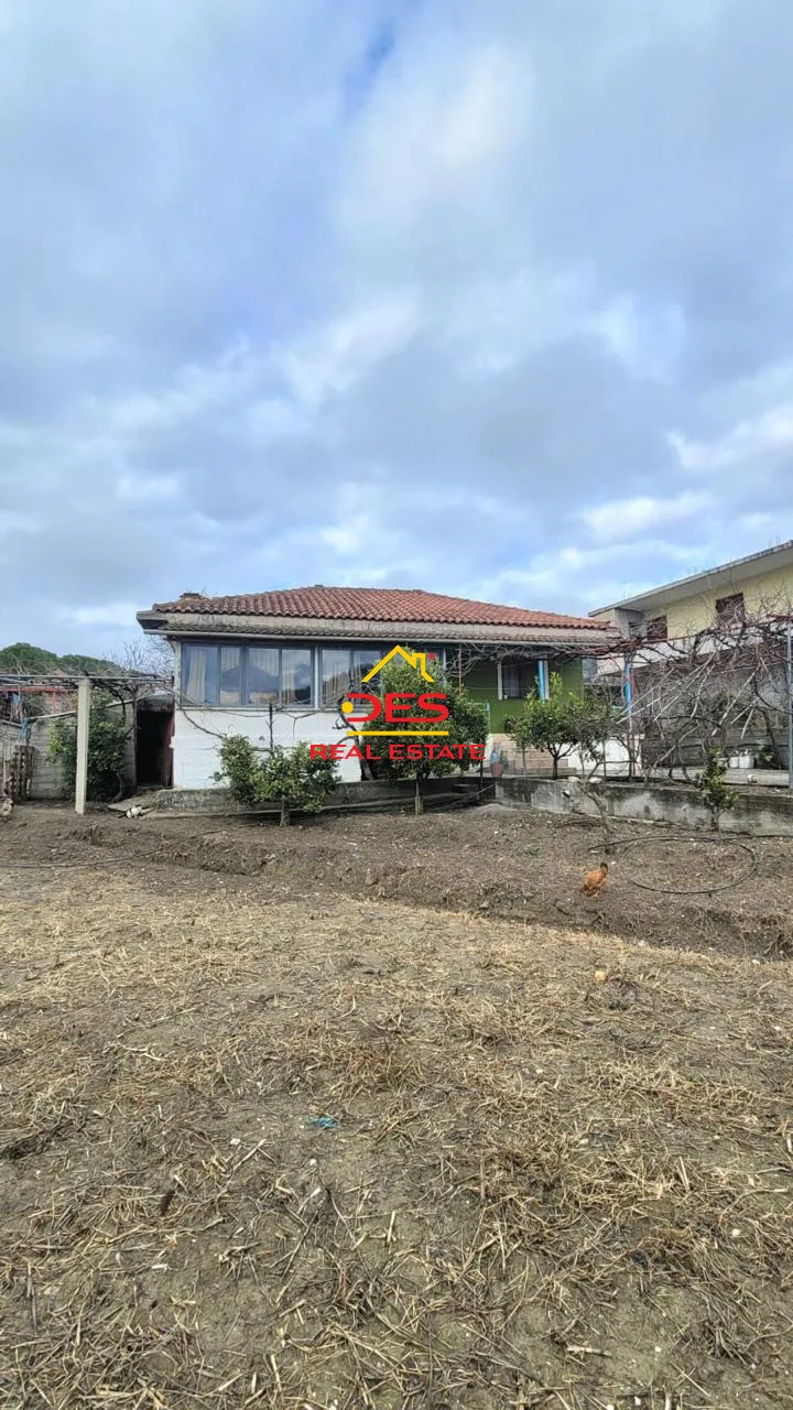 Shitet shtëpi private + toke truall ne krajan , gjirokaster