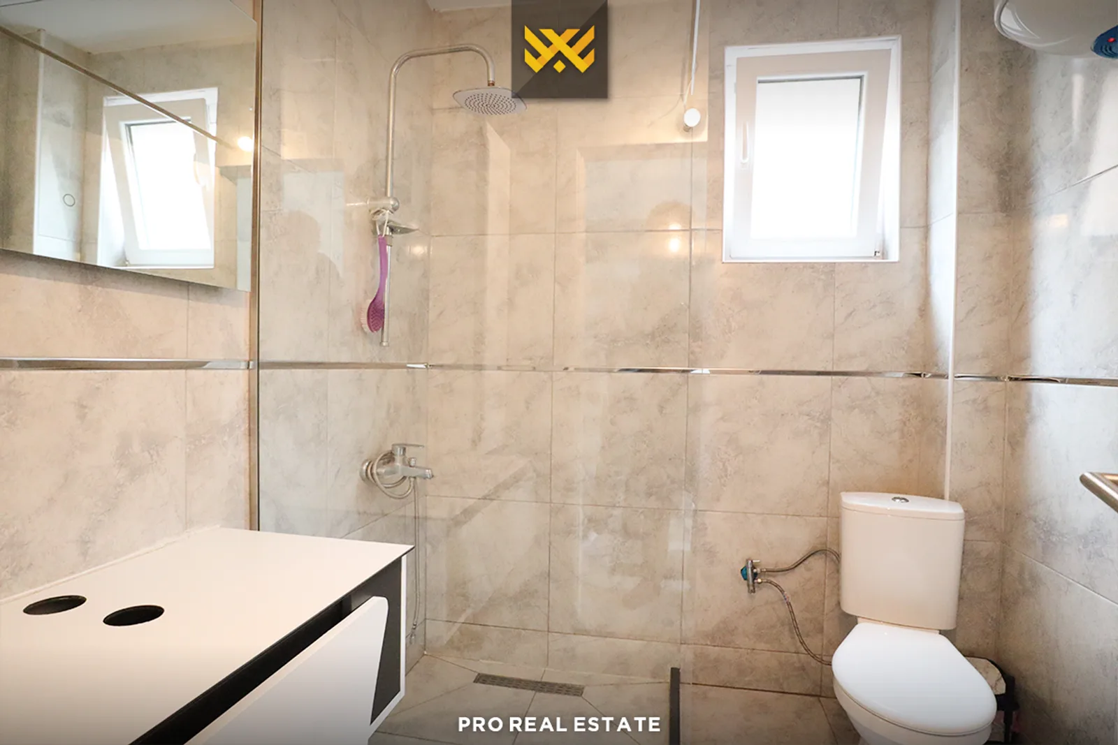 Shtëpi 210m² në #SHITJE në Bërnicë.