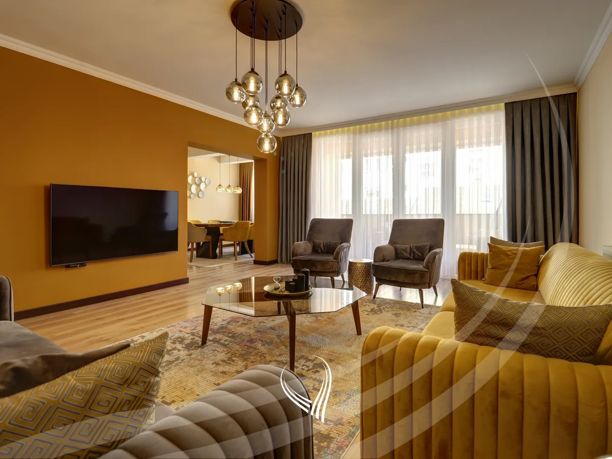 Banesë me 4 dhoma gjumi në shitje në lagjen Bregu i Diellit