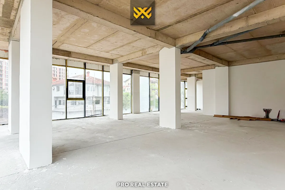 Lokal 213m² për #SHITJE në Veternik