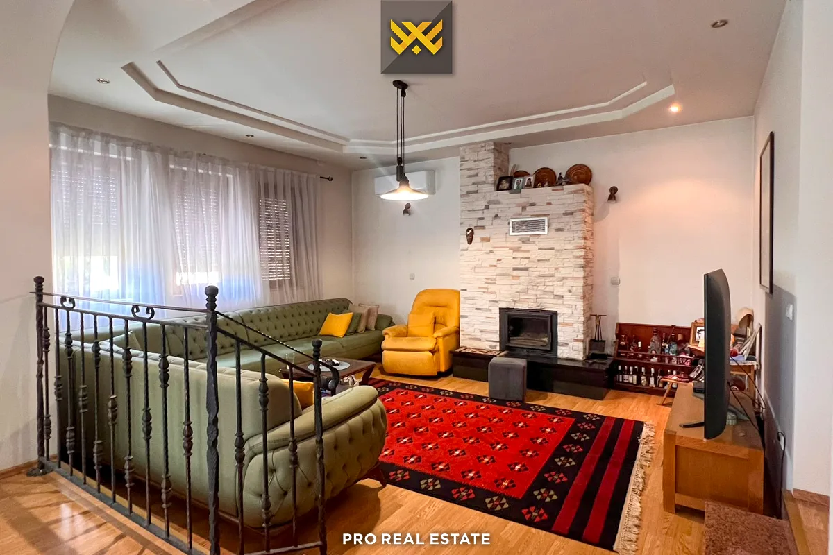 Shtëpi 415m² për #SHITJE në Lagjen Qendresa