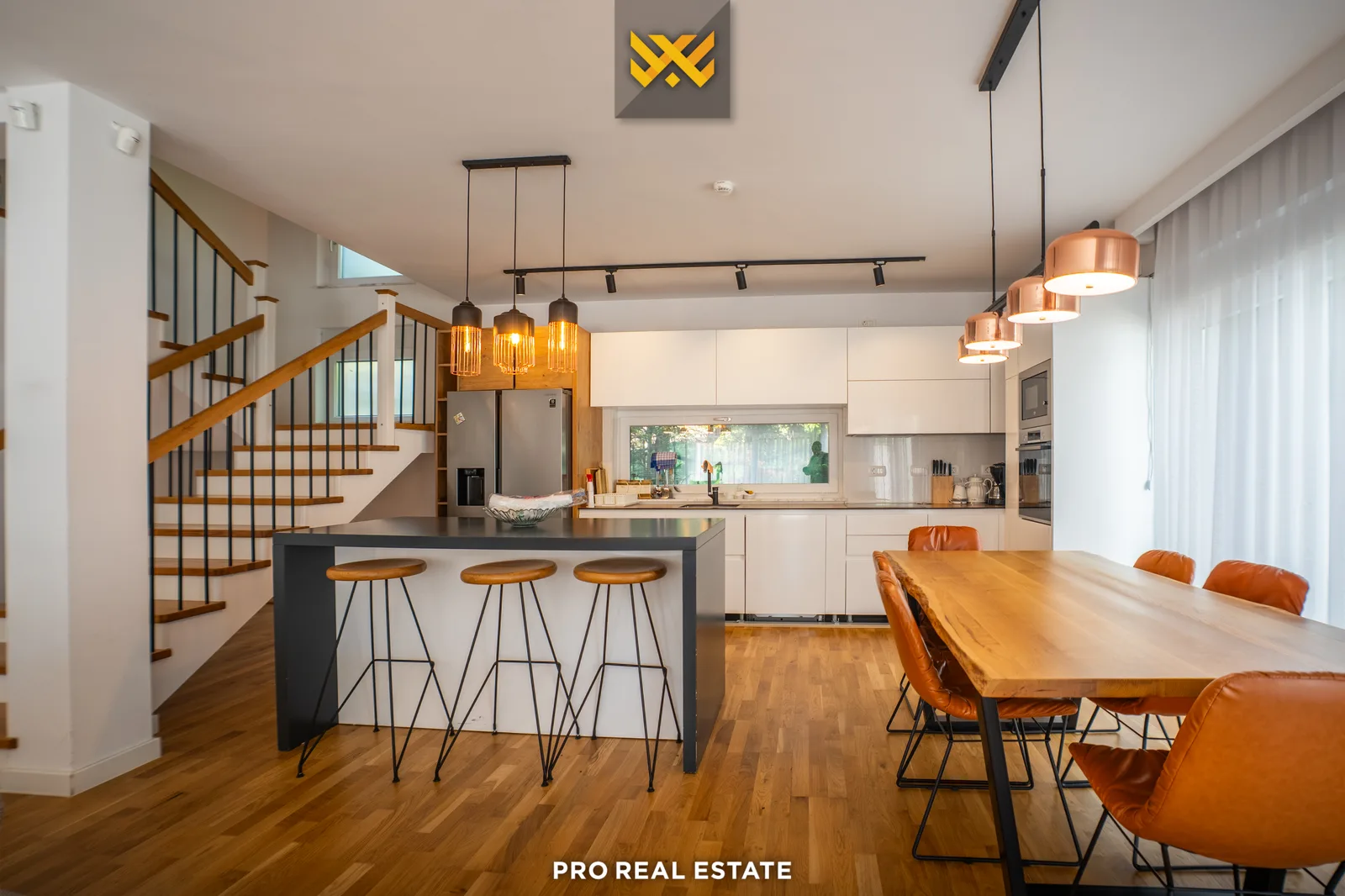 Shtëpi 257m² me #QIRA në Sofali