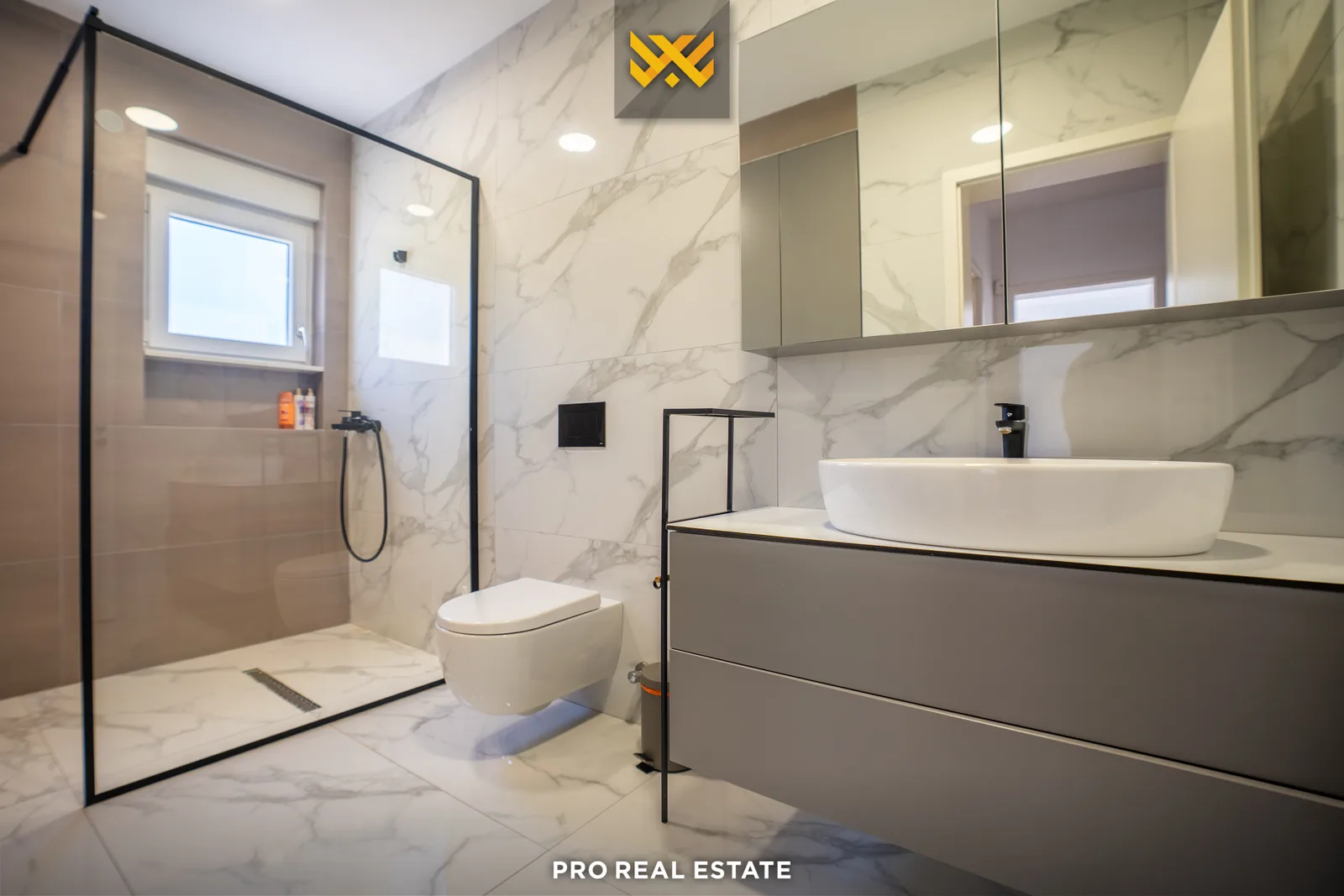 Shtëpi 257m² me #QIRA në Sofali