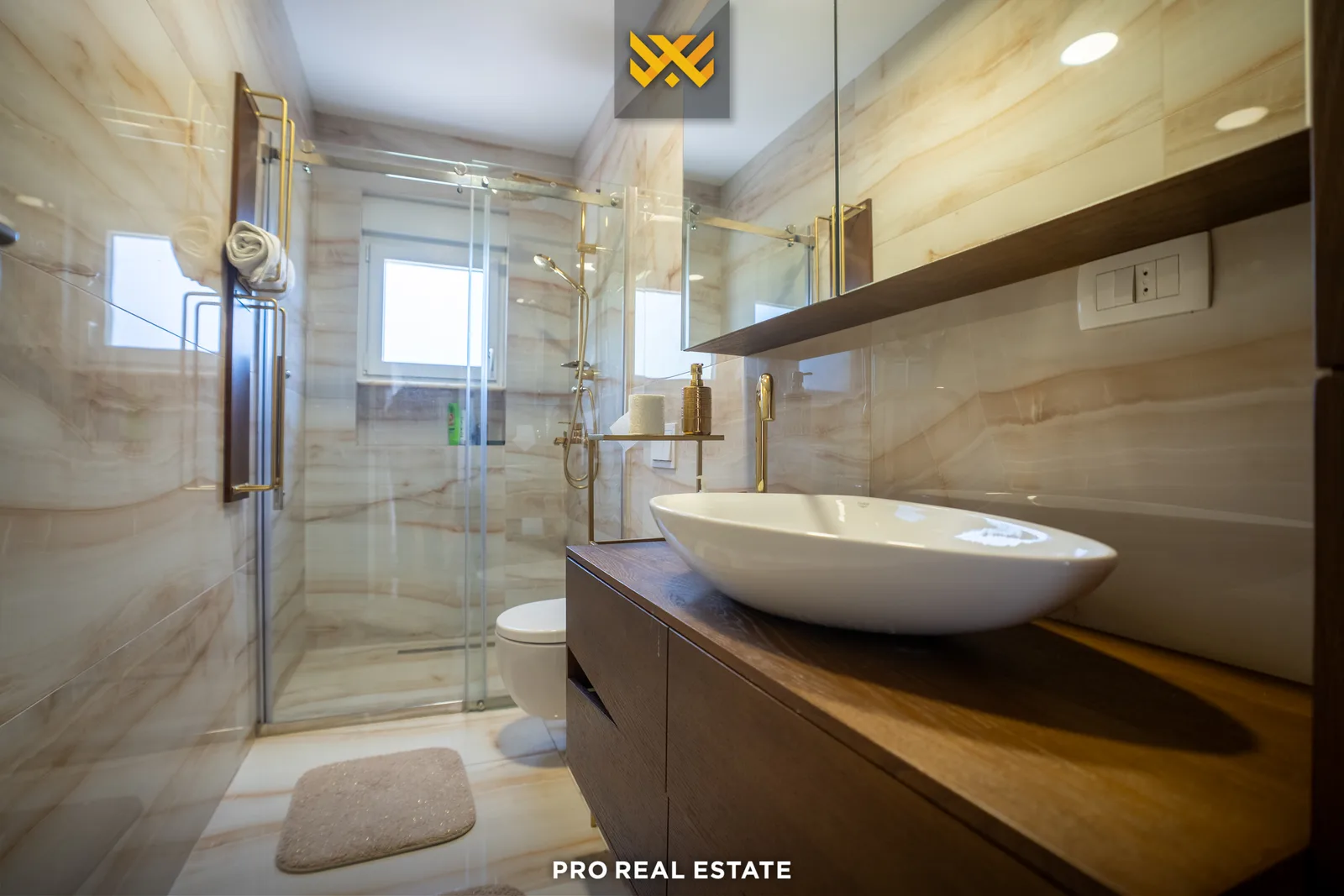 Shtëpi 257m² me #QIRA në Sofali