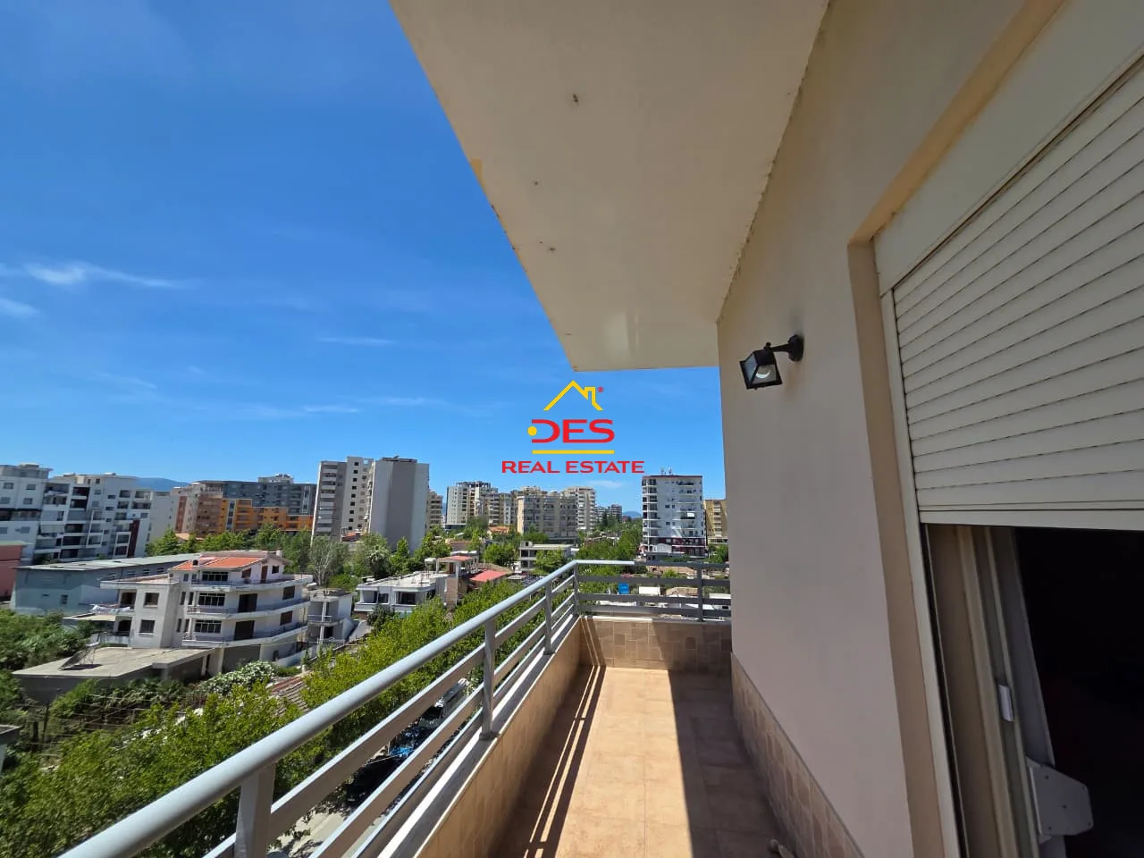 Jepet me qira apartament 3+1 pranë hotel salvadore, vlorë
