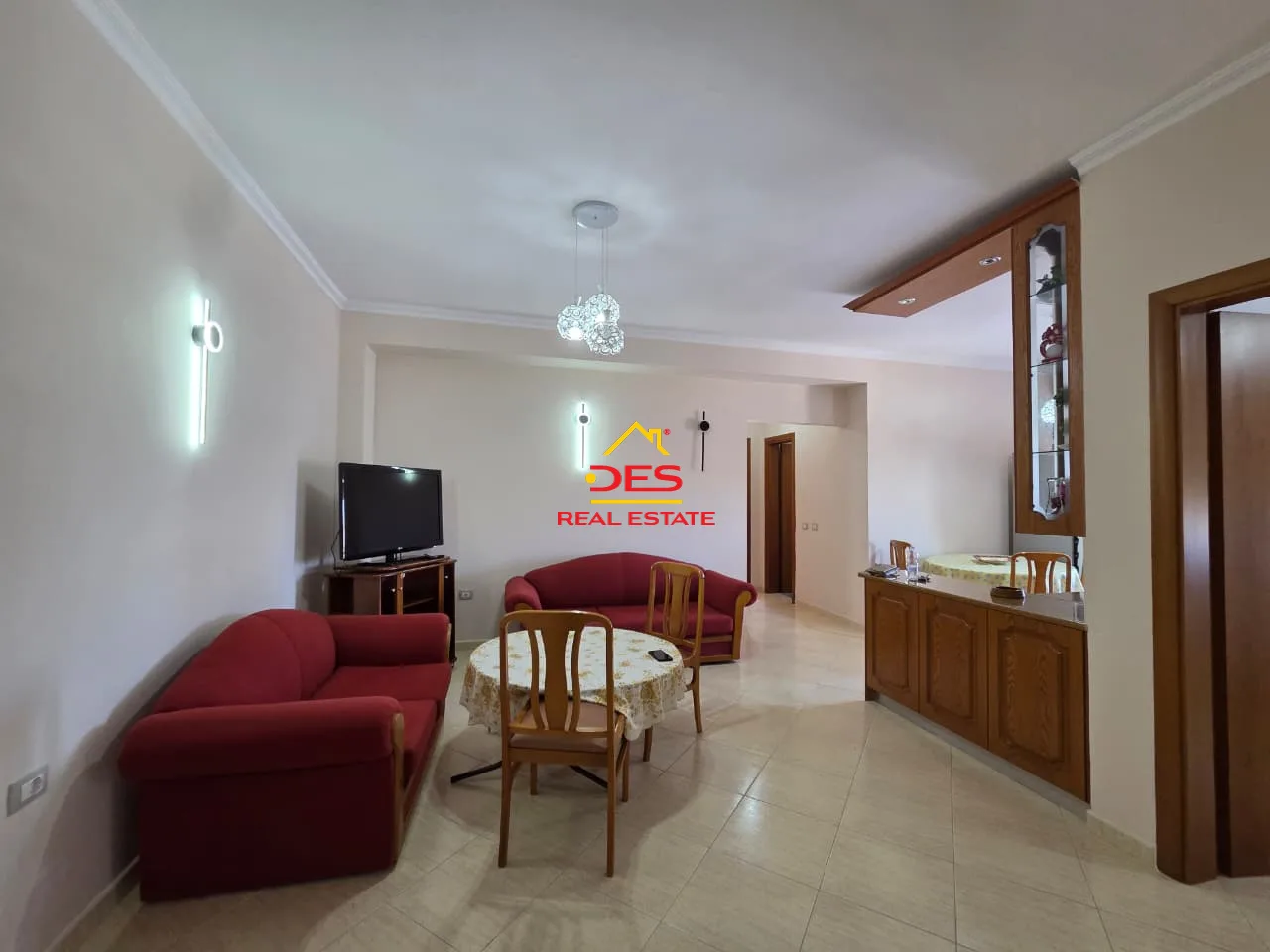 Jepet me qira apartament 3+1 pranë hotel salvadore, vlorë