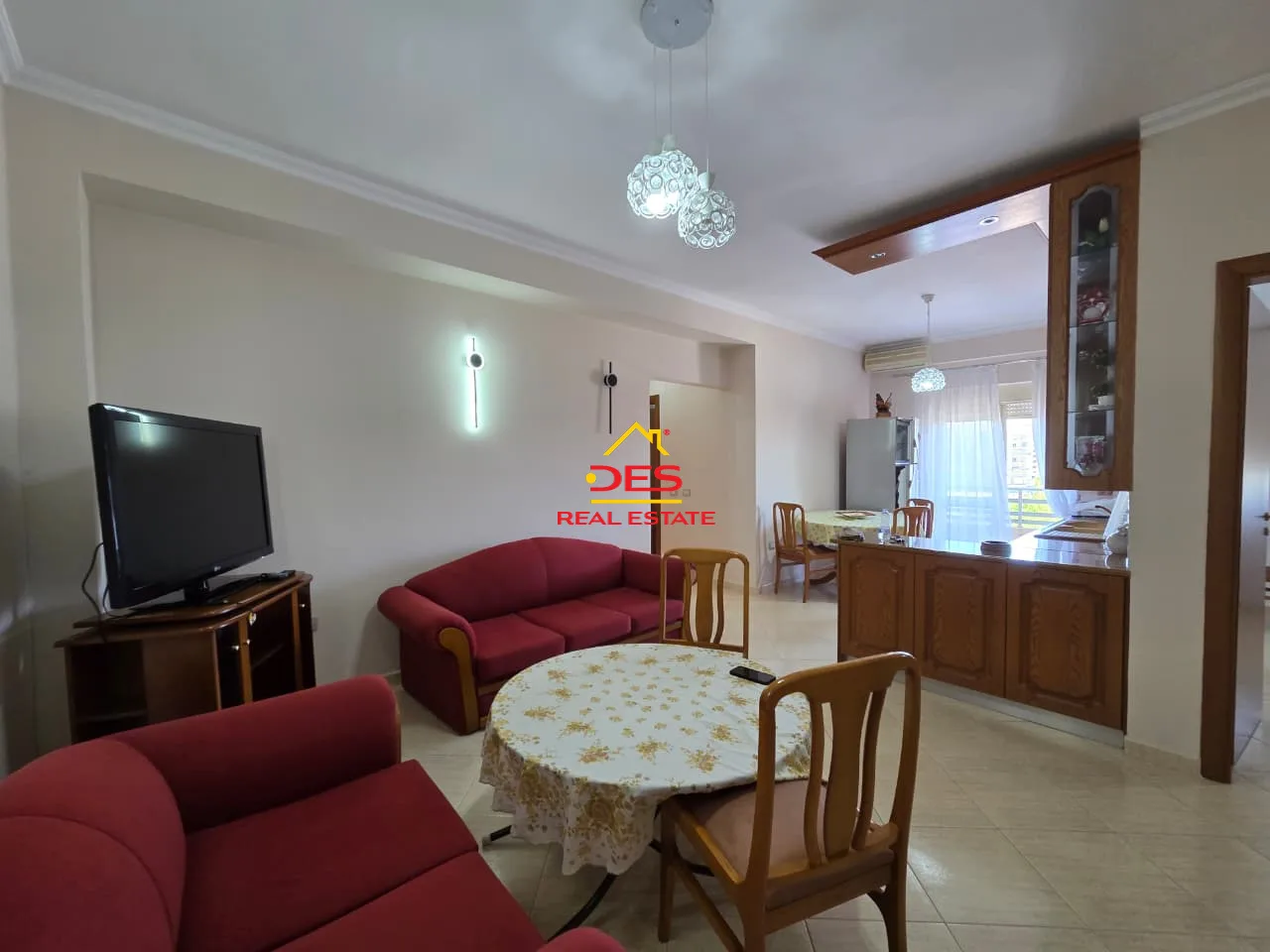 Jepet me qira apartament 3+1 pranë hotel salvadore, vlorë