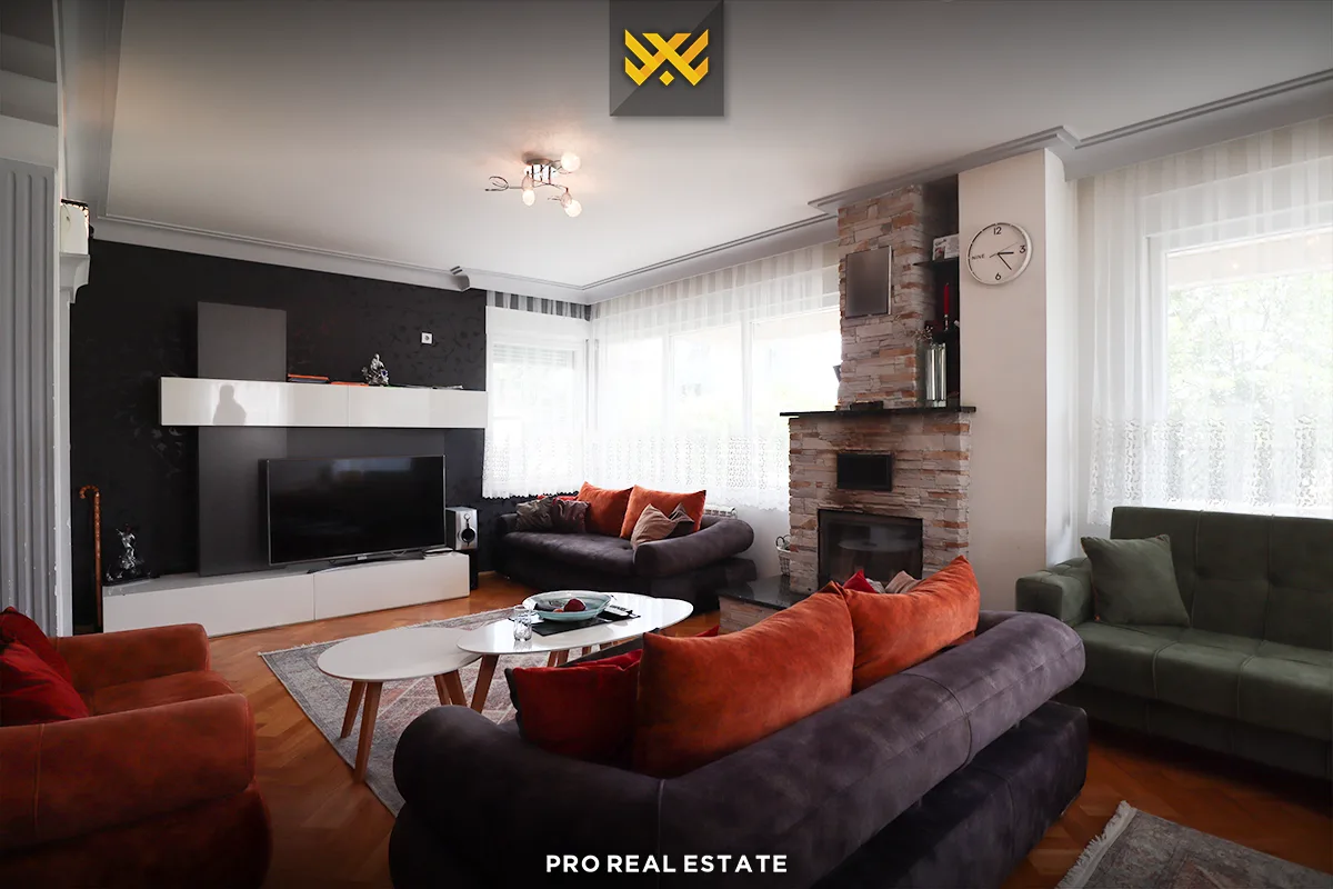 Shtëpi 565m² në #SHITJE në Veternik.