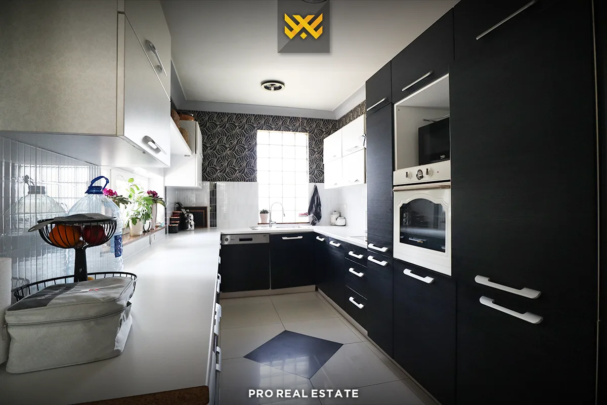Shtëpi 565m² në #SHITJE në Veternik.