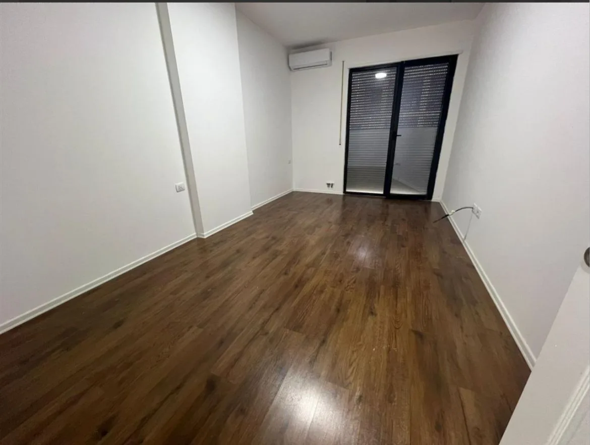 Zyre me qera 2+1 Ne Kompleksin ASL (ID BZ2199) Tirane