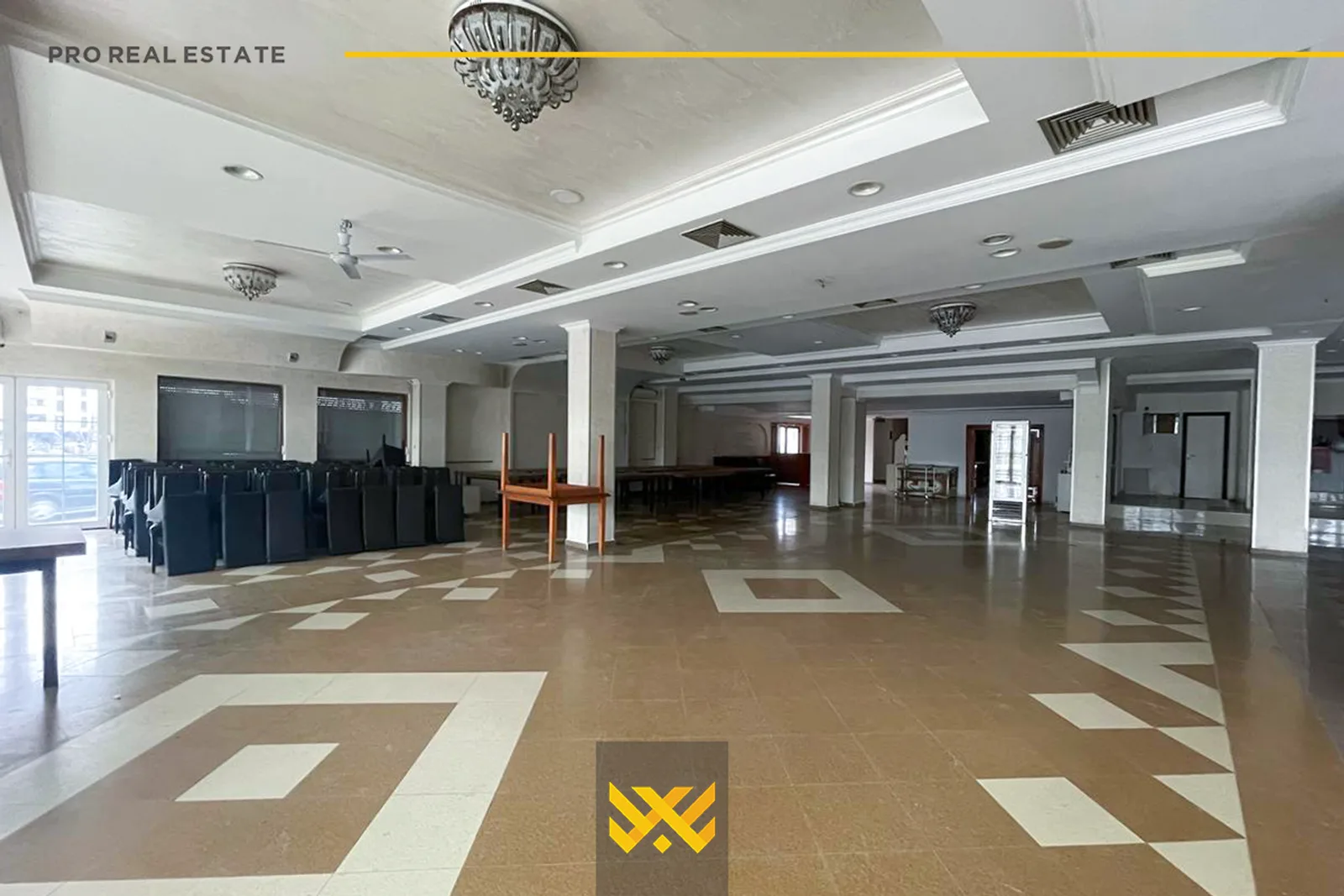 Hotel-Restaurant 4000m² në #SHITJE në Vushtrri.