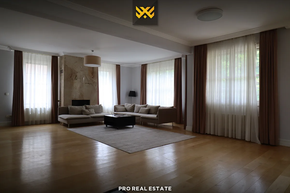 Shtëpi 550m² me #QIRA në Lagjen Fshati Ndërkombëtar.