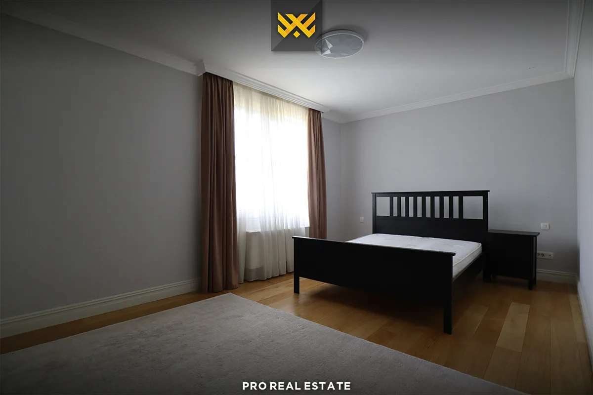 Shtëpi 550m² me #QIRA në Lagjen Fshati Ndërkombëtar.