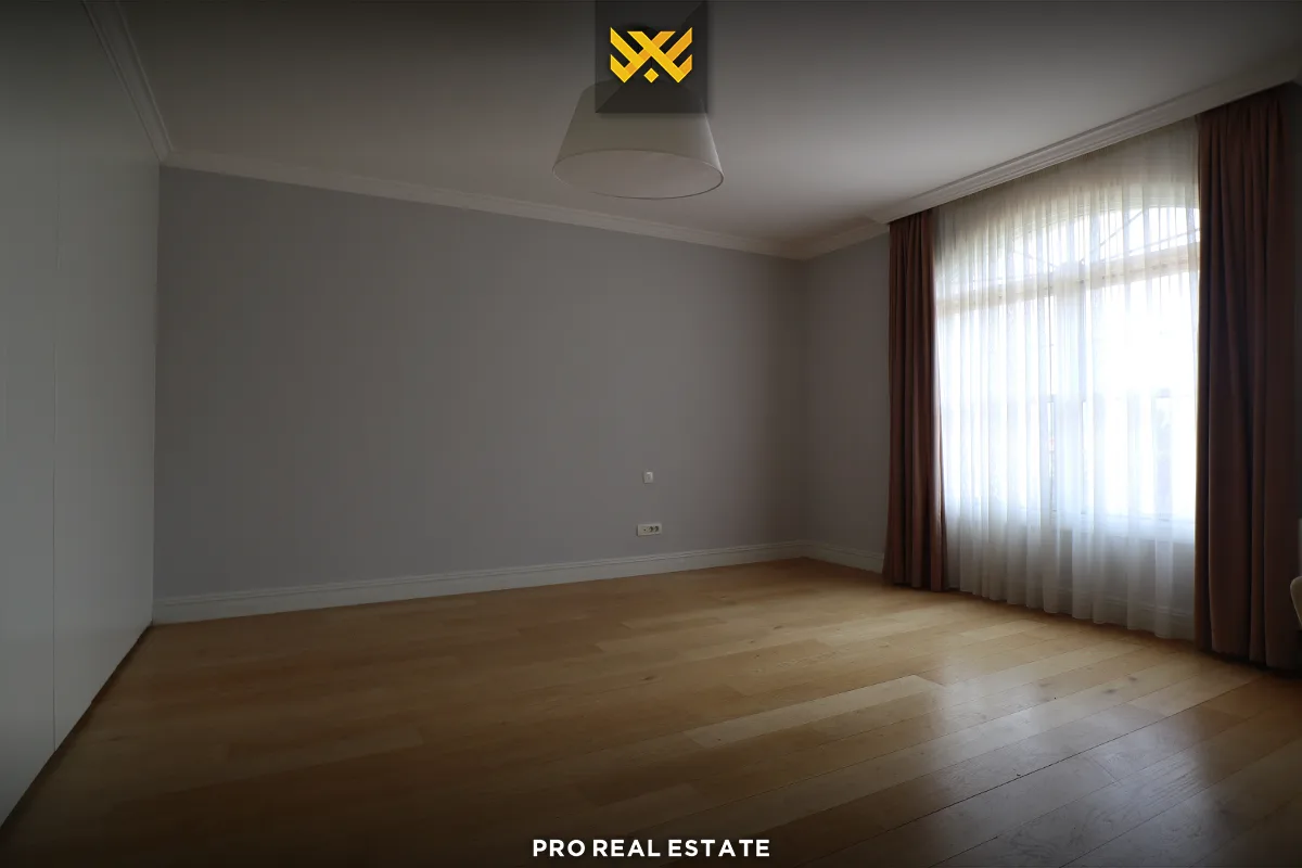 Shtëpi 550m² me #QIRA në Lagjen Fshati Ndërkombëtar.