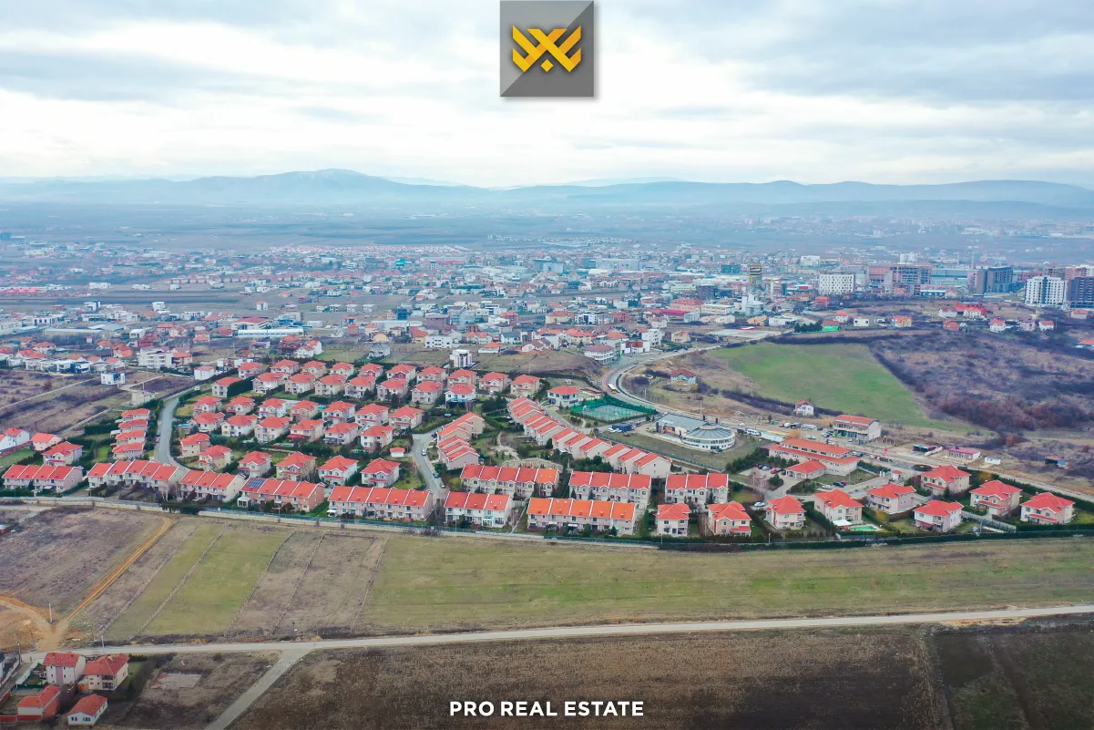 Shtëpi 550m² me #QIRA në Lagjen Fshati Ndërkombëtar.