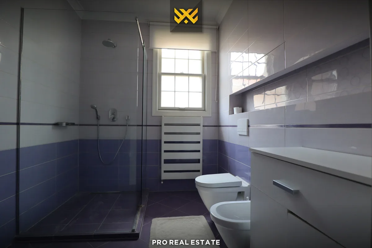 Shtëpi 550m² me #QIRA në Lagjen Fshati Ndërkombëtar.