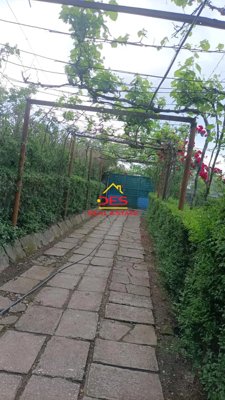 Shitet shtëpi + truall pranë në lubonjë ,vlorë.