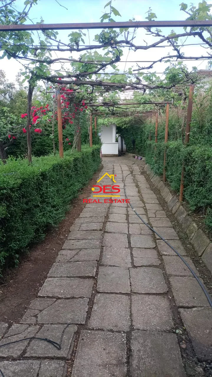 Shitet shtëpi + truall pranë në lubonjë ,vlorë.