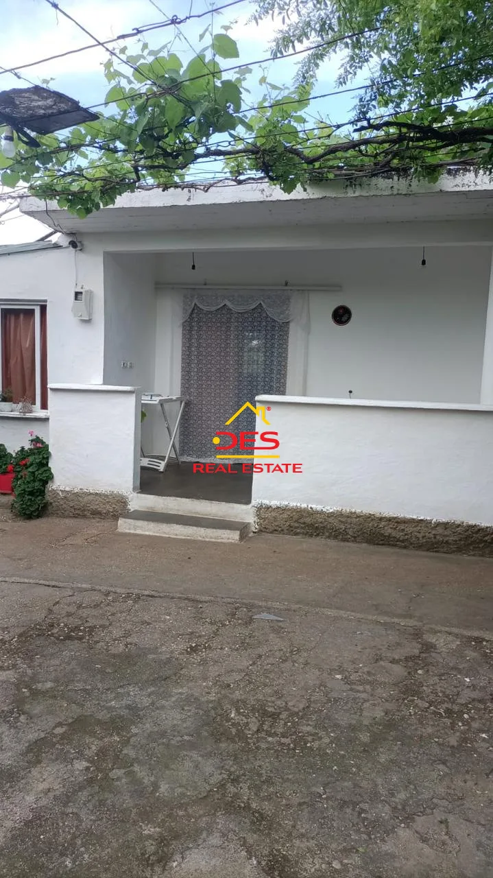 Shitet shtëpi + truall pranë në lubonjë ,vlorë.