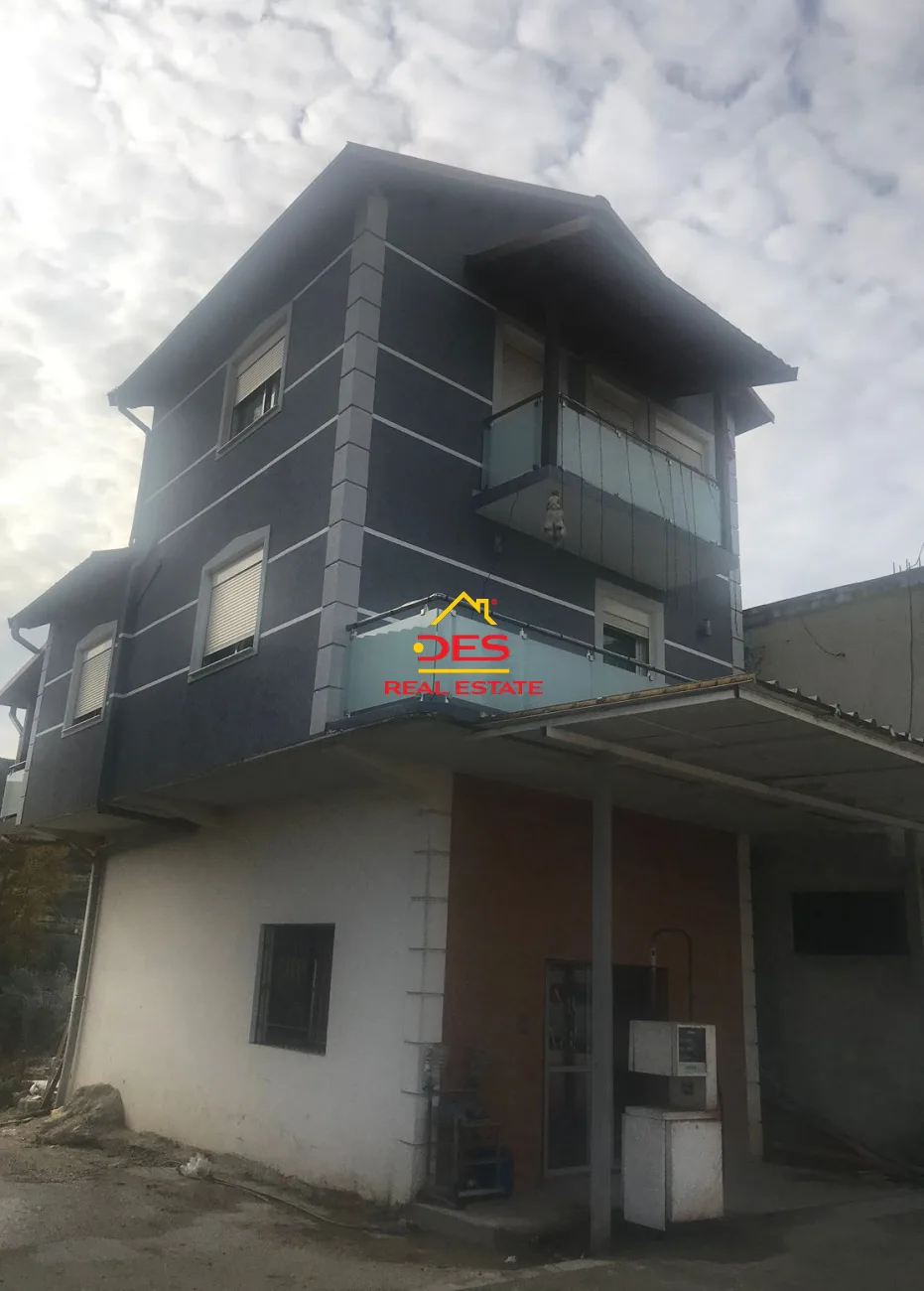 Shitet ndërtes 3 kate në vllahinë,vlorë