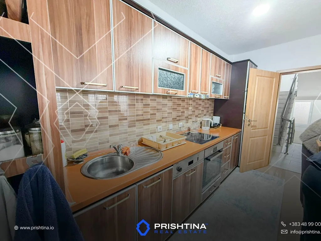 Shtëpi me qira 310m² në Veternik